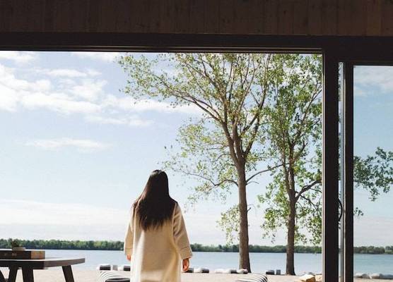 Wander the Resort 1