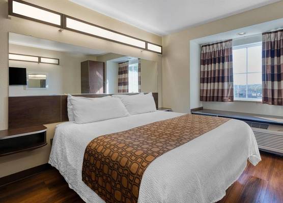SureStay Plus Hotel by Best Western Buckhannon 1