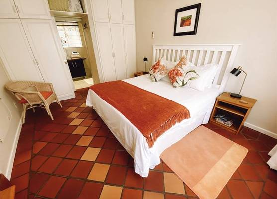 Jonquil Guest Cottage 1