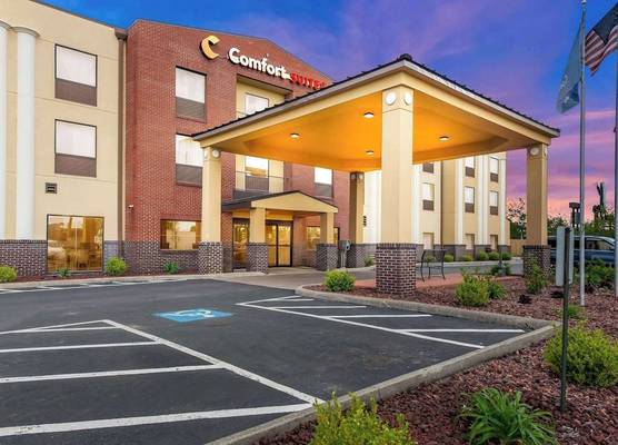 Comfort Suites Columbus 1