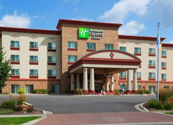 Holiday Inn Express & Suites WAUSAU by IHG 1