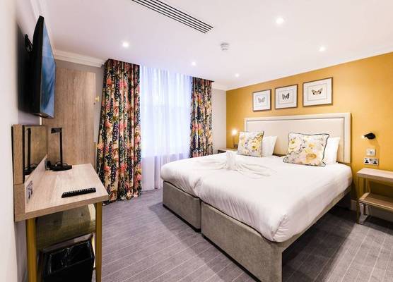 Byron Hotel 1