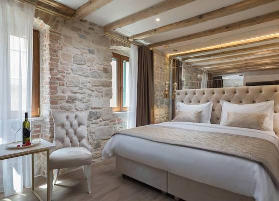 Le Premier Luxury Rooms 1