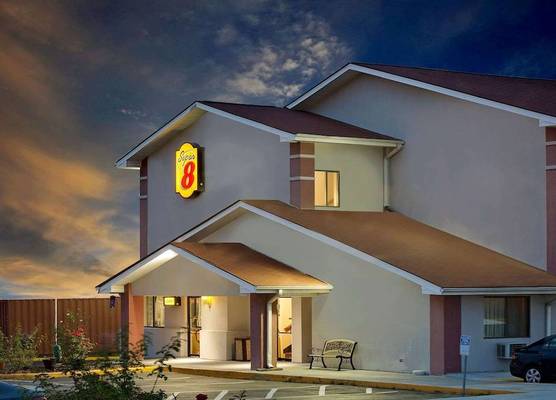 Super 8 by Wyndham Waynesboro 1