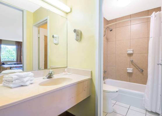 Super 8 By Wyndham Williamsburg 1