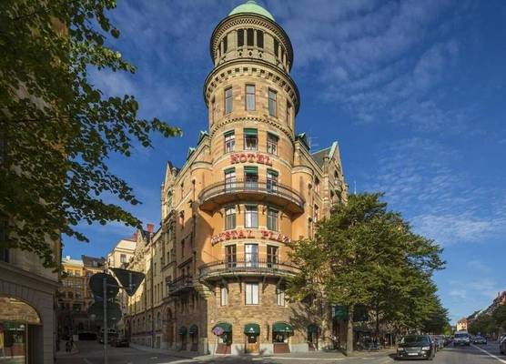 Crystal Plaza Hotel 1