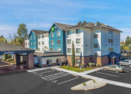 Holiday Inn Express & Suites PORTLAND-JANTZEN BEACH by IHG 1
