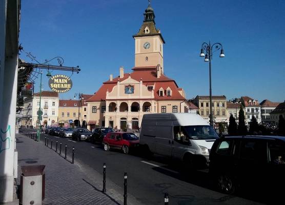 Main Square Apartments & More 1