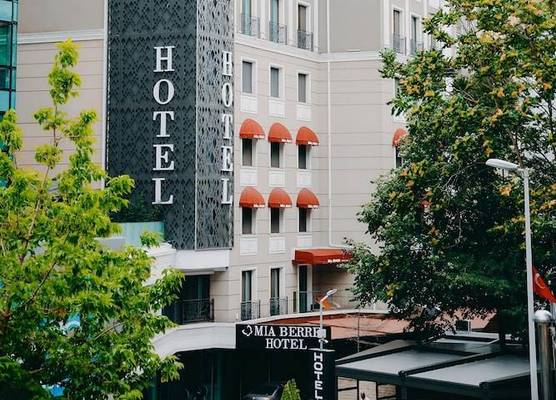 Mia Berre Hotels 1