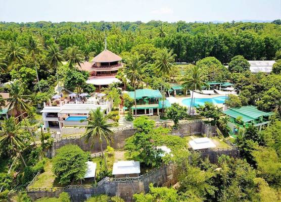 Noni's Resort 1