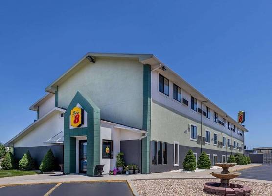 Super 8 by Wyndham Kansas City at Barry Road/Airport 1
