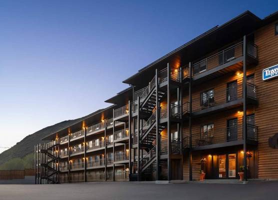Travelodge by Wyndham Gardiner Yellowstone Park North Entr 1