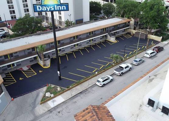Days Inn by Wyndham San Antonio Alamo/Riverwalk 1