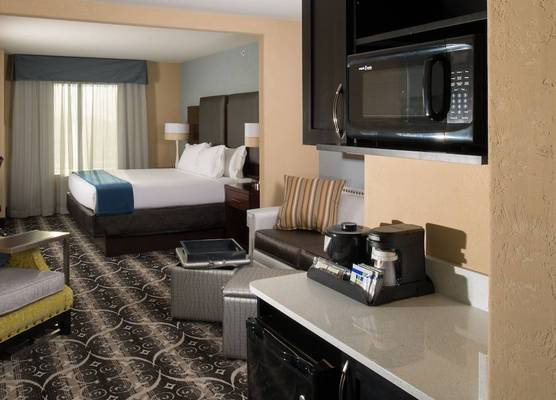 Holiday Inn Express & Suites KANSAS CITY AIRPORT by IHG 1