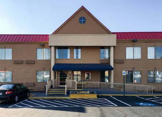 Days Inn by Wyndham Thomson 1