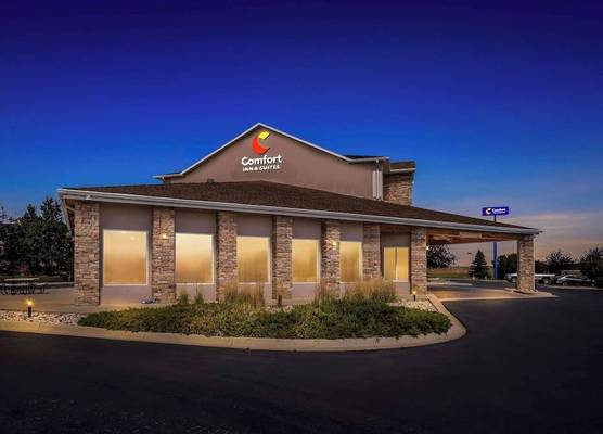 Comfort Inn & Suites Near University of Wyoming 1