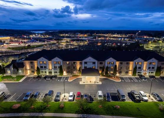 La Quinta by Wyndham Milwaukee Delafield 1