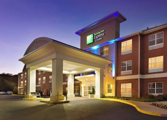 Holiday Inn Express & Suites MANASSAS by IHG 1