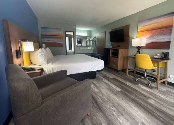 Days Inn & Suites by Wyndham Jennings 1