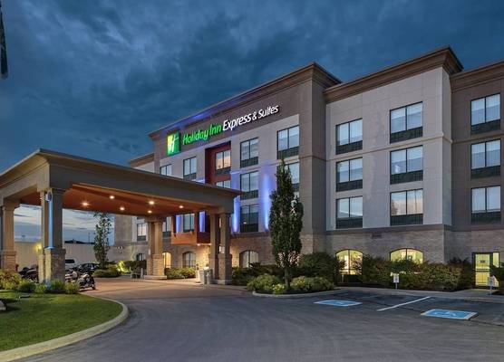 Holiday Inn Express & Suites BELLEVILLE by IHG 1