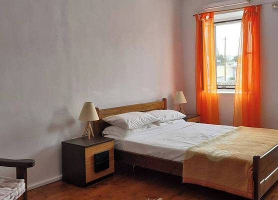 1-bed House Sleeps 4 - Free Parking, Patio, Wifi 1