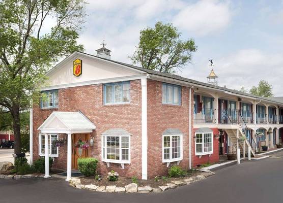 Super 8 by Wyndham Sturbridge 1