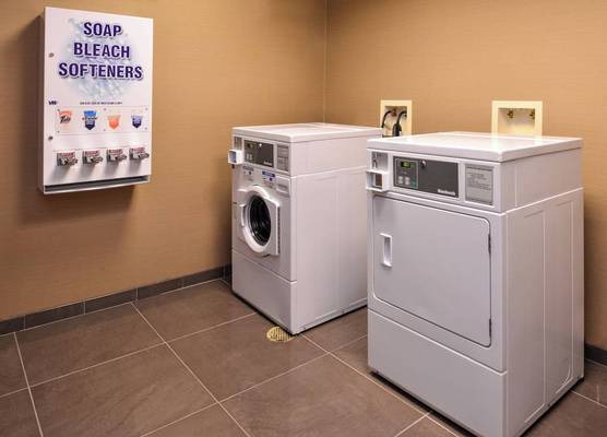 Holiday Inn Express & Suites FAIRMONT by IHG 1