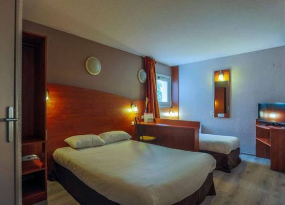Adams Hotel 1