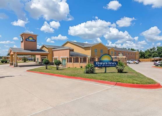 Days Inn by Wyndham Rockdale Texas 1
