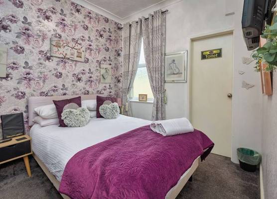 Friends Hotel 1