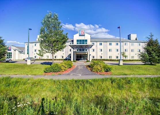 Motel 6-Huntsville, ON 1