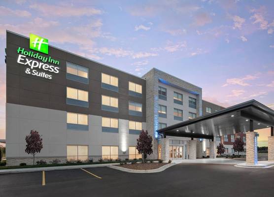 Holiday Inn Express & Suites ELKHORN - LAKE GENEVA AREA by IHG 1
