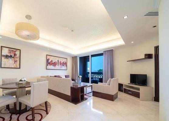 Spacious One Bedroom with Beach Access 1