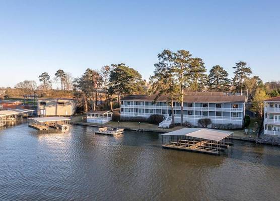 The Hamilton - Lakefront & Studio Suites, Hot Springs 1