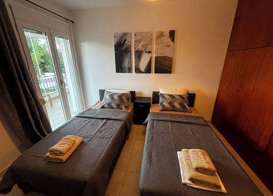 Skiathos Center Stylish 2 Bd w Balcony 1