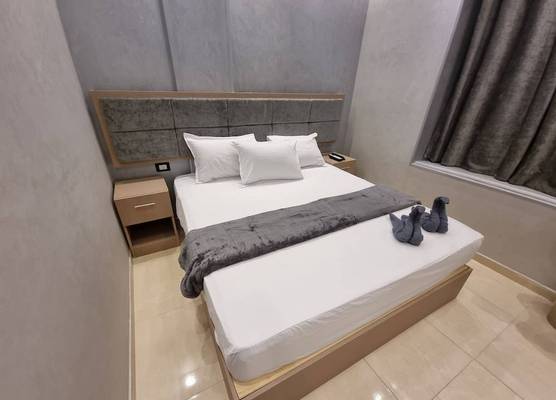 Cairo Plaza Manchester Hotel 1