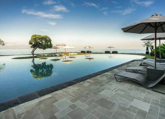 Lovina Beach Club & Resort 1