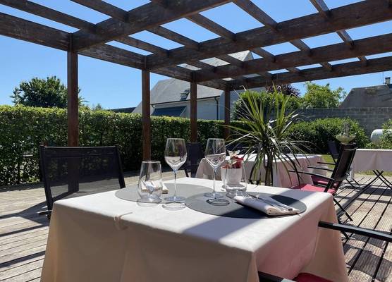 Logis Hôtel Restaurant SPA Le Tosny 1