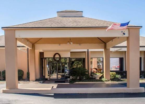 Quality Inn & Suites Pensacola Bayview 1
