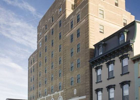 Grand Eastonian Hotel & Suites 1