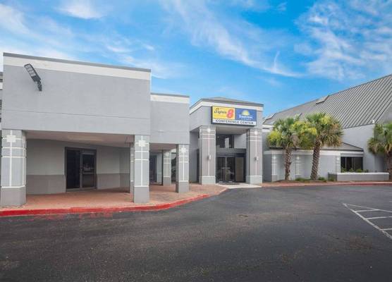 Super 8 by Wyndham Mobile I-65 1
