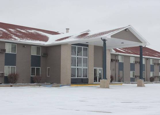 Alliance Hotel & Suites, a Howard Johnson by Wyndham 1