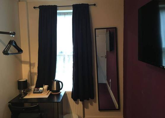 Homely En-Suite for Solo or Business Stay near Westfield Stratford 1