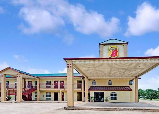 Super 8 by Wyndham Dallas South 1