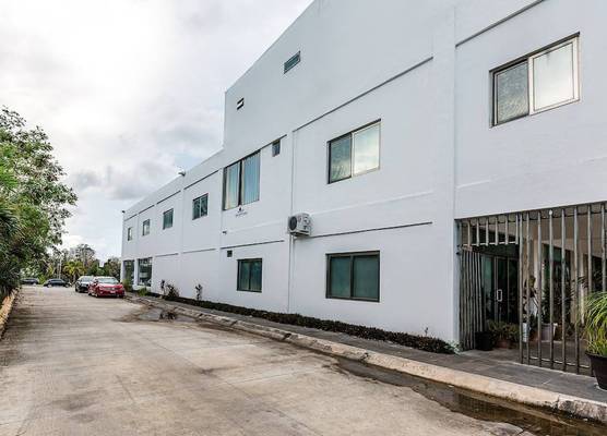 Capital O Cancun International Airport 24/7, 1