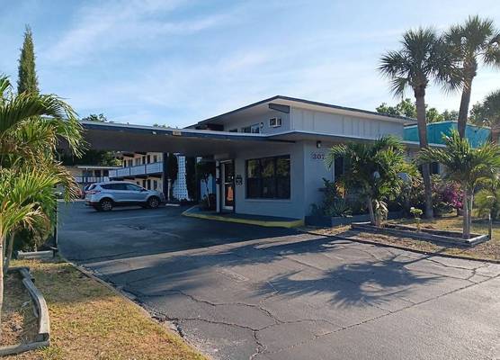 Budget Inn East 1