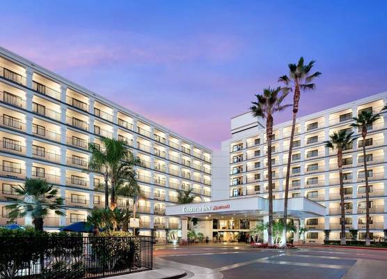 Fairfield by Marriott Anaheim Resort 1