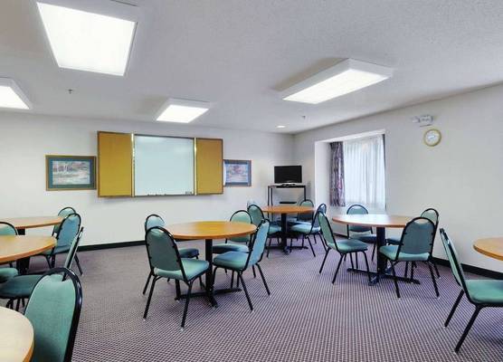 Microtel Inn & Suites by Wyndham New Ulm 1