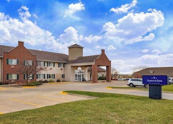 AmericInn by Wyndham Pella 1