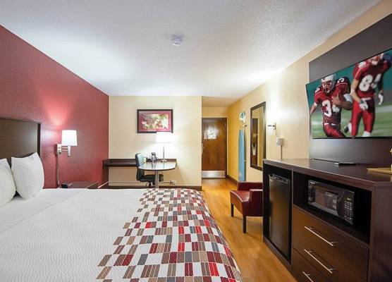 Red Roof Inn Cameron 1